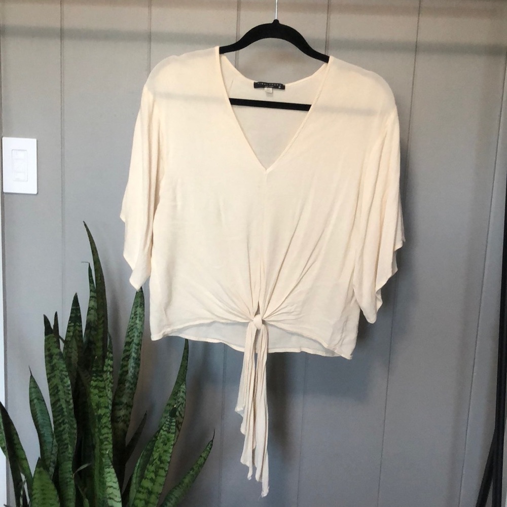 IVORY CREAM 3/4 SLEEVE V NECK FRONT TIE BLOUSE